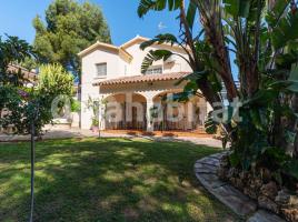 Casa (unifamiliar aislada), 574 m², cerca de bus y tren