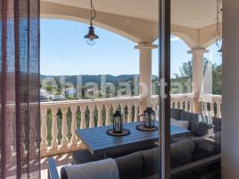 Houses (detached house), 306 m², near bus and train, almost new