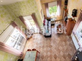 Houses (detached house), 306 m², near bus and train, almost new