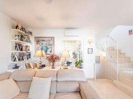 Attic, 97 m², near bus and train, almost new