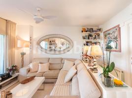 Attic, 97 m², near bus and train, almost new