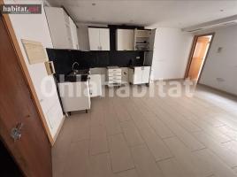 Dúplex, 100 m², cerca de bus y tren, seminuevo