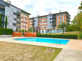 Piso, 93 m², cerca de bus y tren, seminuevo