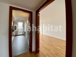 Piso, 93 m², cerca de bus y tren, seminuevo