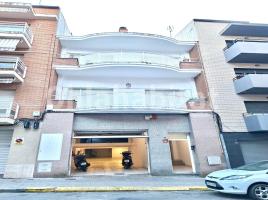  (unifamiliar aïllada), 608 m², près de bus et de train
