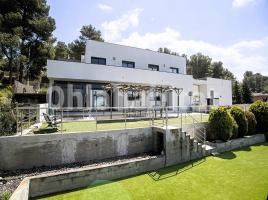Casa (unifamiliar aislada), 313 m², cerca de bus y tren, seminuevo