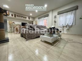 Casa (unifamiliar aislada), 253 m², cerca de bus y tren, seminuevo