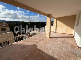 Houses (detached house), 242 m², near bus and train