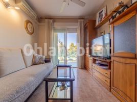 Flat, 65 m², near bus and train, almost new