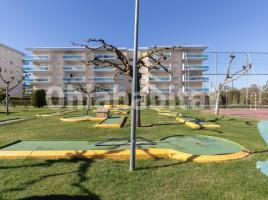 Flat, 65 m², near bus and train, almost new