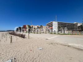 Flat, 65 m², near bus and train