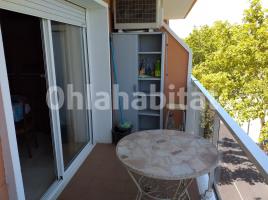 Pis, 56 m², près de bus et de train, COSTA