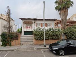 Casa (unifamiliar aislada), 100 m², cerca de bus y tren