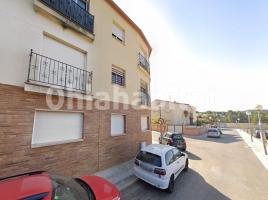 Flat, 79 m², near bus and train, almost new