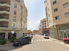 Pis, 41 m², près de bus et de train, presque neuf
