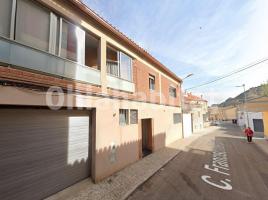 Flat, 78 m², near bus and train, almost new