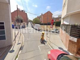 Pis, 98 m², près de bus et de train, presque neuf
