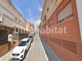 Pis, 98 m², près de bus et de train, presque neuf