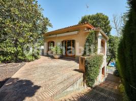Houses (detached house), 337 m², near bus and train