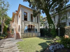 Houses (detached house), 337 m², near bus and train
