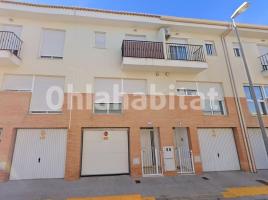 Flat, 84 m², near bus and train, almost new