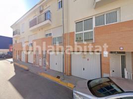 Flat, 84 m², near bus and train, almost new