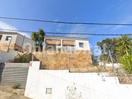Flat, 104 m², near bus and train, almost new