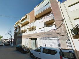 Flat, 95 m², near bus and train, almost new