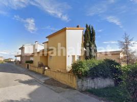 Casa (unifamiliar adossada), 137 m², prop de bus i tren, seminou