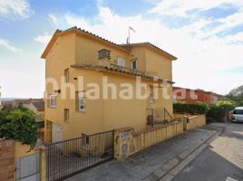 Casa (unifamiliar adossada), 137 m², prop de bus i tren, seminou