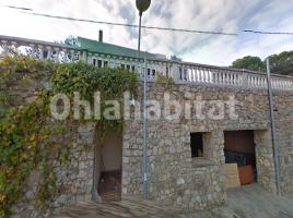 Flat, 301 m², near bus and train, almost new