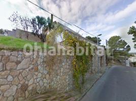 Flat, 301 m², near bus and train, almost new