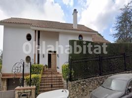 Houses (detached house), 250 m², near bus and train