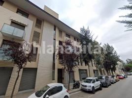 Flat, 87 m², near bus and train, almost new