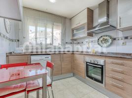 Pis, 71 m², près de bus et de train, presque neuf, Òdena