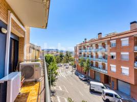Flat, 104 m², near bus and train, almost new