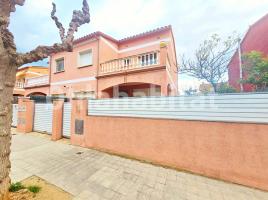 Houses (detached house), 171.20 m², near bus and train, almost new