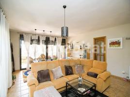 Houses (detached house), 218 m², near bus and train, almost new