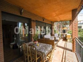 Houses (detached house), 218 m², near bus and train, almost new