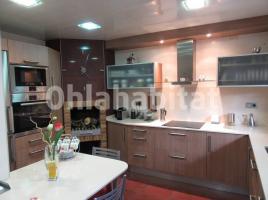 Casa (unifamiliar aislada), 233 m², cerca de bus y tren, centro