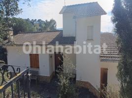  (unifamiliar aïllada), 322 m², près de bus et de train, cerca población