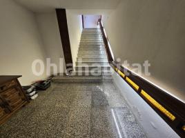 Flat, 147.67 m², near bus and train
