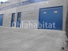 , 758 m²