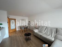 Pis, 80 m², près de bus et de train, presque neuf