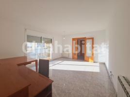Pis, 120 m², prop de bus i tren