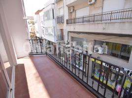 Flat, 77 m², near bus and train