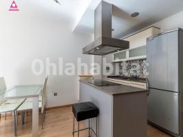 Dúplex, 108 m², cerca de bus y tren, seminuevo