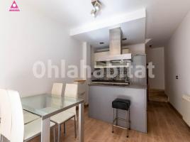 Dúplex, 108 m², cerca de bus y tren, seminuevo