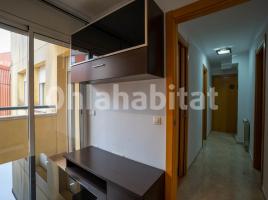 Flat, 52 m², near bus and train, almost new