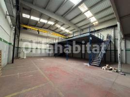 Louer , 874 m²